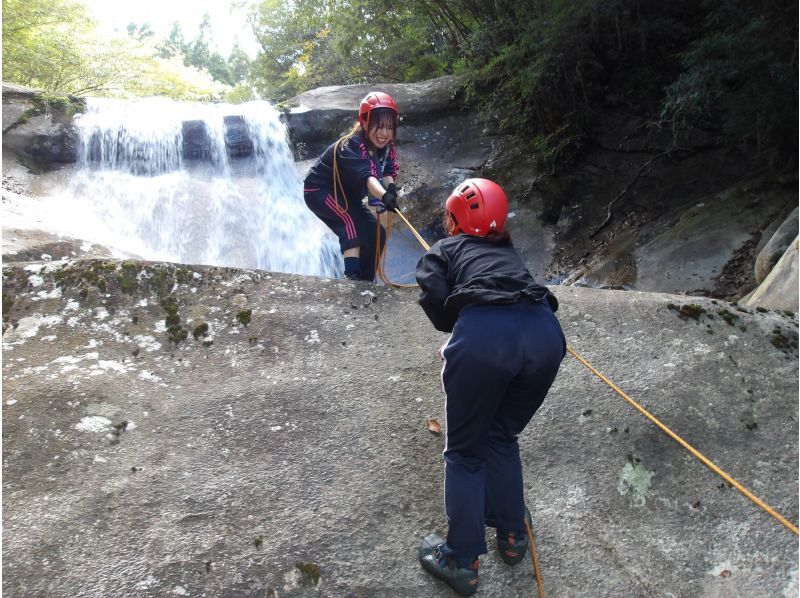 【大分・佐伯市】１組限定【日帰り】夏の藤河内渓谷/「沢歩き・観音小滝シャワー」(弁当/ｺｰﾋｰ/おやつ/♨️付)【装備無料】7～9月の紹介画像