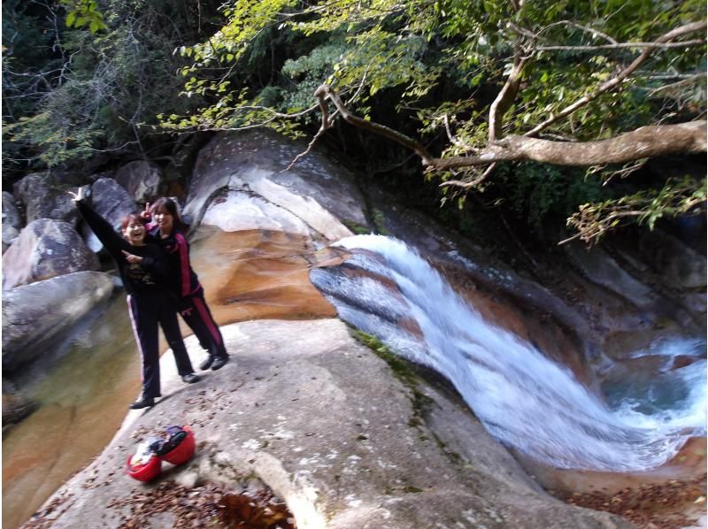 【大分・佐伯市】１組限定【日帰り】夏の藤河内渓谷/「沢歩き・観音小滝シャワー」(弁当/ｺｰﾋｰ/おやつ/♨️付)【装備無料】7～9月の紹介画像