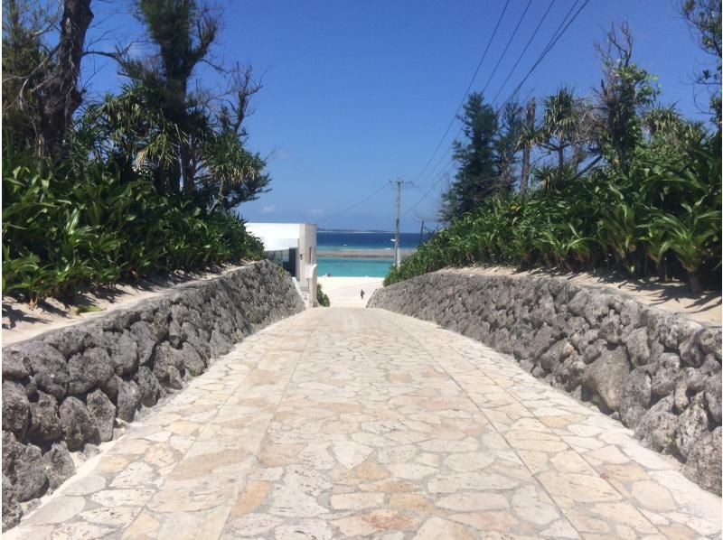 【北部発 水納島上陸 】新艇就航！　本島から15分の楽園！パラセーリング　★バナナボートお一人\500円&往復乗船券＆写真無料ダウンロード付の紹介画像