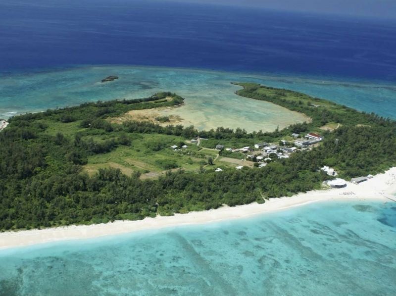 【北部発 水納島上陸 】新艇就航！　本島から15分の楽園！ボートシュノーケリング＆パラセーリング　★お得な特典＆往復乗船券付き★の紹介画像
