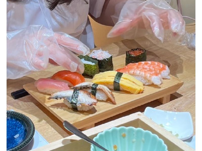 Osaka: Let's make Nigiri-Sushi in Namba Dotonbori!!の紹介画像