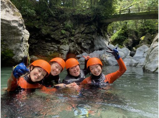 【静岡・裾野】初めてでも安心!富士山のふもとで半日キャニオニング体験ツアー!カップル・ファミリーにおすすめ♪ 【静岡・裾野】初めてでも安心!富士山のふもとで半日キャニオニング体験ツアー!カップル・ファミリーにおすすめ♪