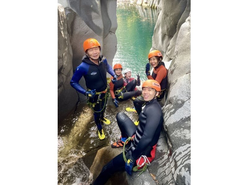 [Shizuoka/Susono] Feel at ease even if it's your first time! Half-day canyoning experience tour at the foot of Mt. Fuji! Recommended for couples and families ♪の紹介画像