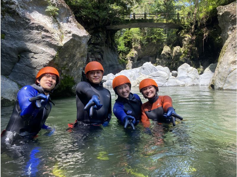 【静岡・裾野】初めてでも安心！富士山のふもとで半日キャニオニング体験ツアー！カップル・ファミリーにおすすめ♪の紹介画像