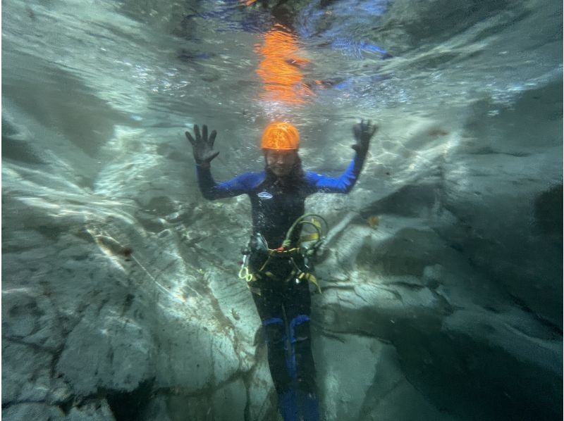 [Shizuoka/Fuji] Thrilling! Recommended for experienced people ♪ Half-day canyoning experience tour at the foot of Mt. Fuji!の紹介画像