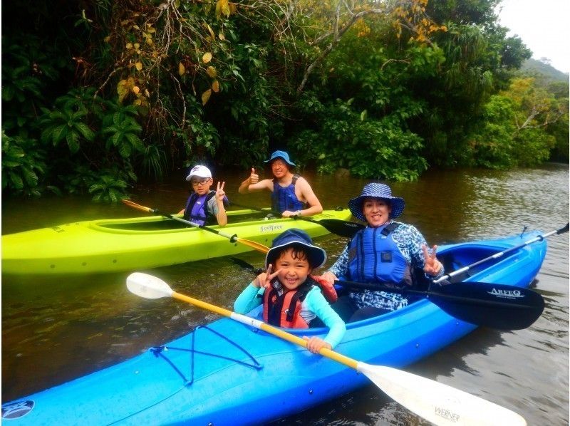 [Okinawa / Iriomote Island] Children aged 5-8 can enjoy themselves. Mangrove canoe & waterfall play