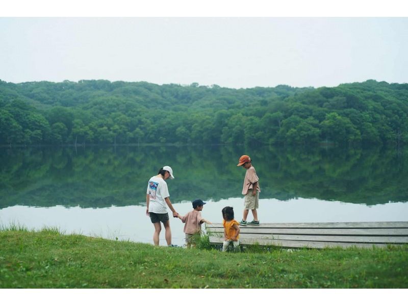 【北海道・白老町】水の上でリラックス！ポロト湖SUP体験ツアー（初心者大歓迎）の紹介画像