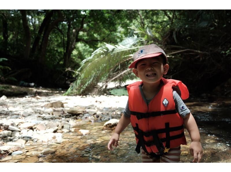 [冲绳山原]亚热带自然河流徒步旅行让我们探索山原的隐秘区域！の紹介画像