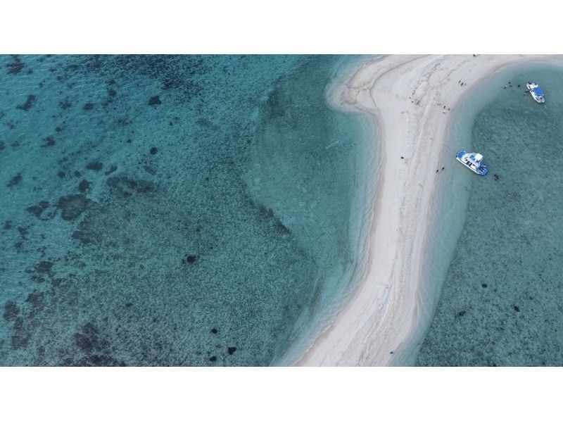 [Ishigaki Island • 8:00 AM • Boat] Phantom Island Drone Photography • Walking Tour & 2-Point Sea Turtle & Coral Snorkeling Tour (Drone & GoPro Photography Included)の紹介画像