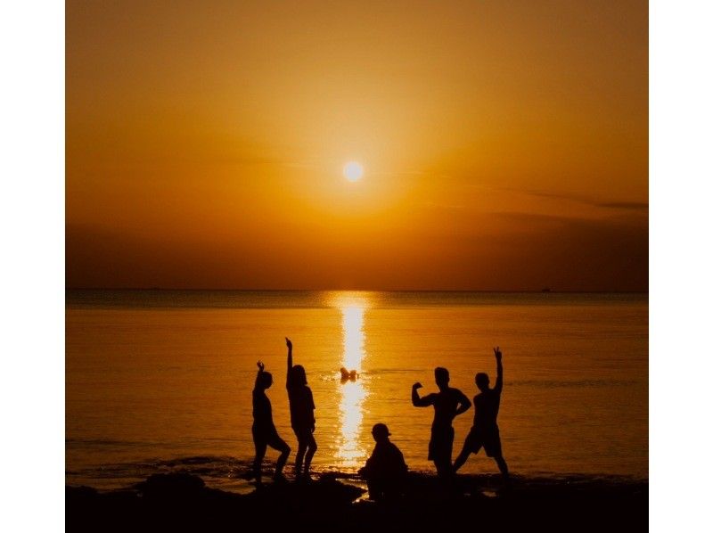 【沖繩、宮古島】含交通的套餐！由島上導遊帶領的日落攝影之旅！包含值得上傳到社群媒體的商品！當天預約即可。の紹介画像