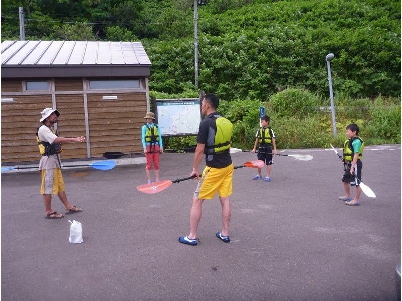 [홋카이도· 니세코] 첫카약투어 (적단 블루의 바다에 저어 동굴 탐험에 가자!)の紹介画像