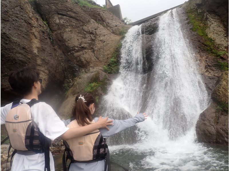 [Hokkaido ・ Niseko】 First time Sea kayak Tour (scrub in the sea of Shakotan blue and go for cave exploration!)の紹介画像