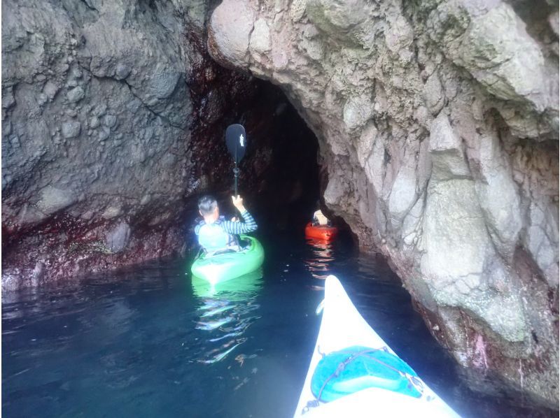 [Hokkaido ・ Niseko】 First time Sea kayak Tour (scrub in the sea of Shakotan blue and go for cave exploration!)の紹介画像