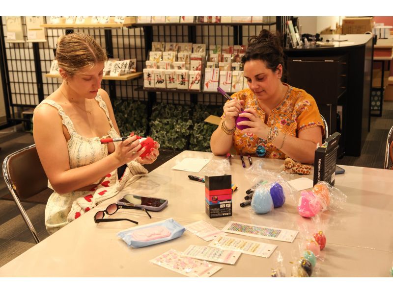 [Osaka・Shinsaibashi] Enjoy Japanese culture casually ♪ Daruma painting experience! Children are welcome, and anyone can participate empty-handed!の紹介画像