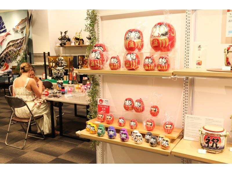 [Osaka・Shinsaibashi] Enjoy Japanese culture casually ♪ Daruma painting experience! Children are welcome, and anyone can participate empty-handed!の紹介画像