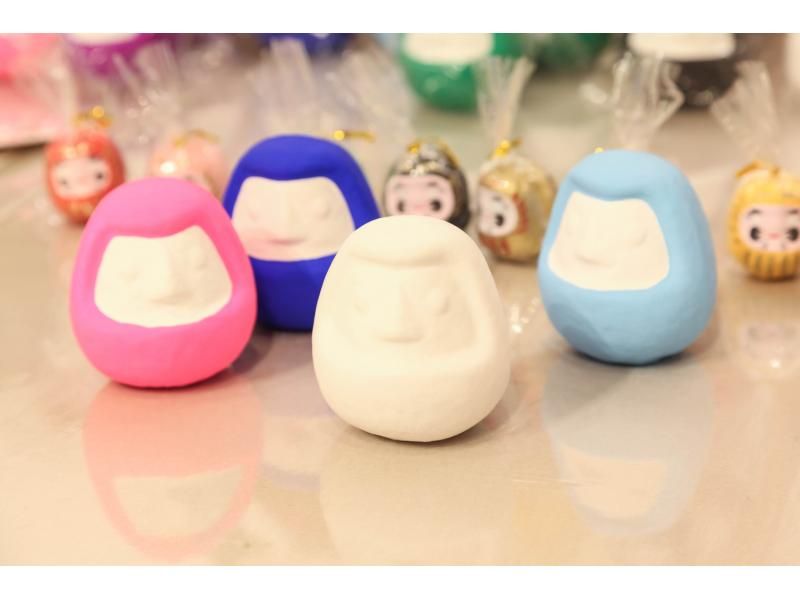 [Osaka・Shinsaibashi] Enjoy Japanese culture casually ♪ Daruma painting experience! Children are welcome, and anyone can participate empty-handed!の紹介画像