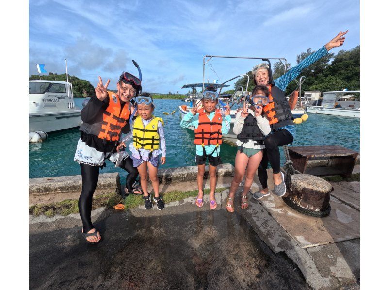 Same-day reservations accepted! Meeting at 5pm on the beach, Blue Cave Snorkeling [Okinawa, Onna Village]. 50 free GoPro photos. Brother Lau's shop!の紹介画像