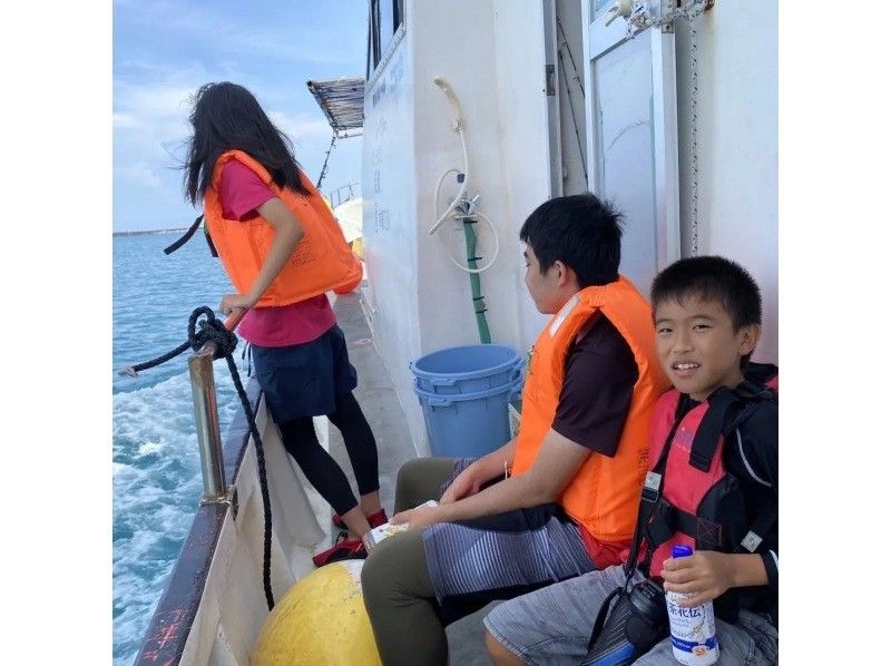 [โอกินาว่า ท่าเรือมิเอะกุสุกุ] ★ ห่างจากท่าเรือสำราญ 5 นาที ★ ออกเดินทางจากท่าเรือมิเอะกุสุกุ นาฮะ ★ เช่าเรือและปรับแต่งได้ตามใจชอบ พร้อมกิจกรรมตกปลา ดำน้ำตื้น บาร์บีคิว และอื่นๆ อีกมากมาย ★の紹介画像