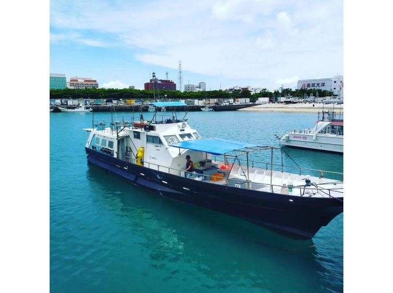 [โอกินาว่า ท่าเรือมิเอะกุสุกุ] ★ ห่างจากท่าเรือสำราญ 5 นาที ★ ออกเดินทางจากท่าเรือมิเอะกุสุกุ นาฮะ ★ เช่าเรือและปรับแต่งได้ตามใจชอบ พร้อมกิจกรรมตกปลา ดำน้ำตื้น บาร์บีคิว และอื่นๆ อีกมากมาย ★の紹介画像