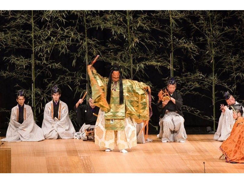 [Nara, Nara City] Experience the annual Noh performance at Kofuku-ji Temple, the sacred ground of Noh theater - a special evening limited to a small group, learning with an expert in a cultural heritage buildingの紹介画像