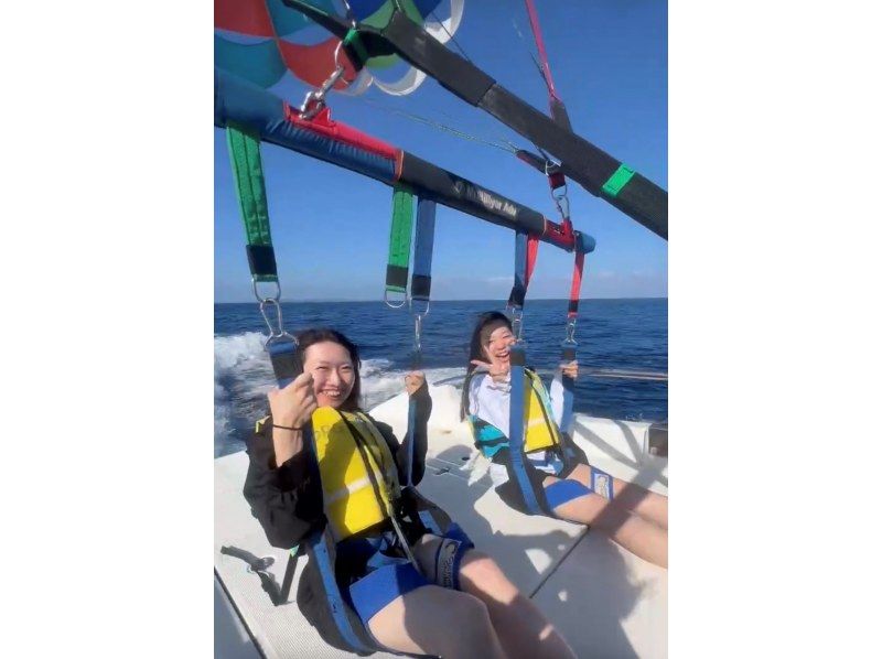 [Small group parasailing] The only parasailing tour departing from Naha ☆ Seasickness reduced! ☆ Uses a maximum rope of 200m ☆ The appeal is the lack of wasted time ☆の紹介画像