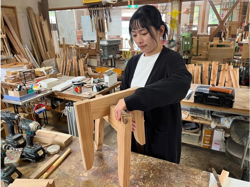 【秋田県・横手市】”職歴２５年の木工職人”が教える！日本三大美林秋田杉を使ったイス製作体験（コースターのお土産付き）の紹介画像