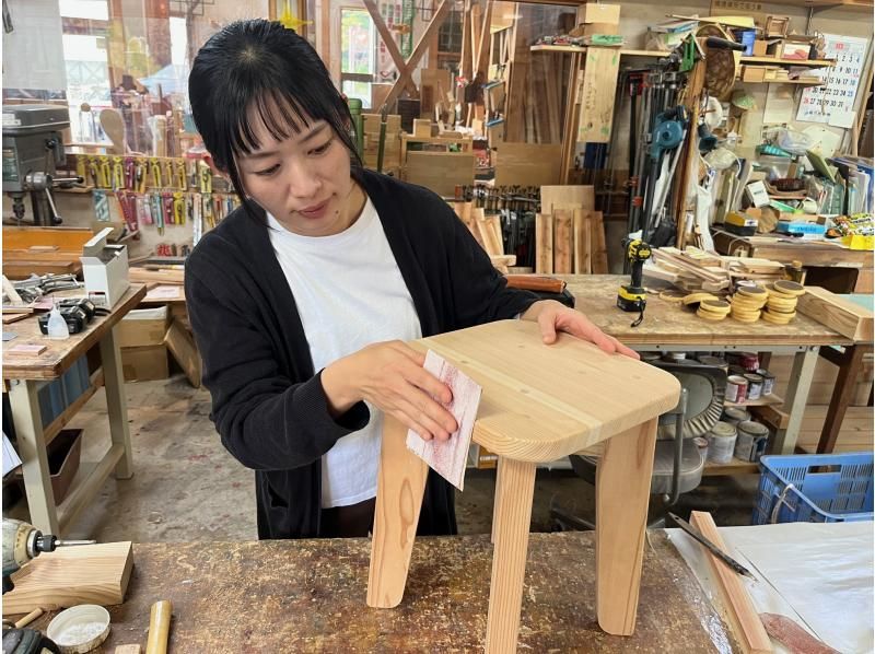 【秋田県・横手市】”職歴２５年の木工職人”が教える！日本三大美林秋田杉を使ったイス製作体験（コースターのお土産付き）の紹介画像
