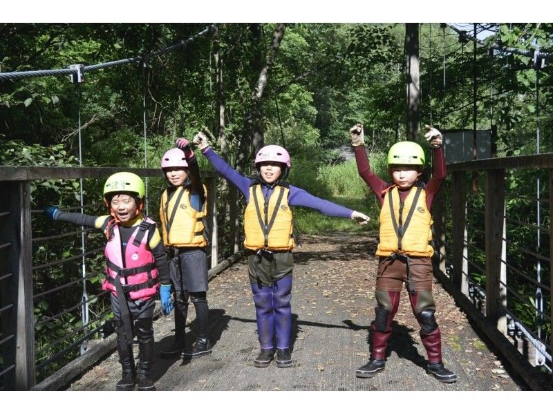 【長野・松本】真夏のアクティビティ”キャニオニング”で川遊びの紹介画像