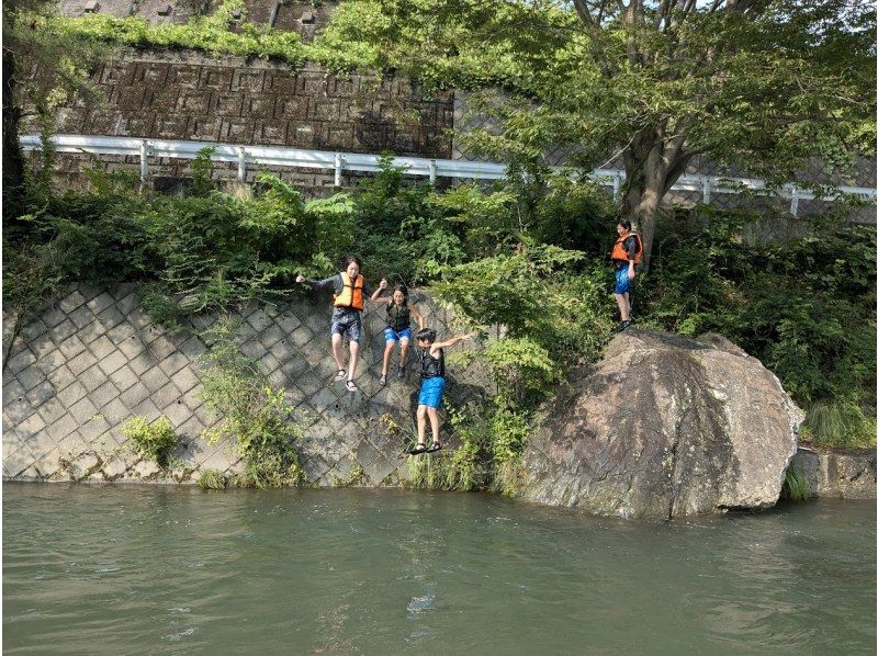 【東京・あきる野】　持ち物は着替のみ！都心から60分の大自然　東京「秋川渓谷」で川遊び＆BBQの紹介画像