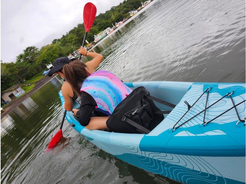 [Yamanashi / Lake Yamanaka] Kayak rental and cruise on Lake Yamanaka with beginners' lessons!の紹介画像
