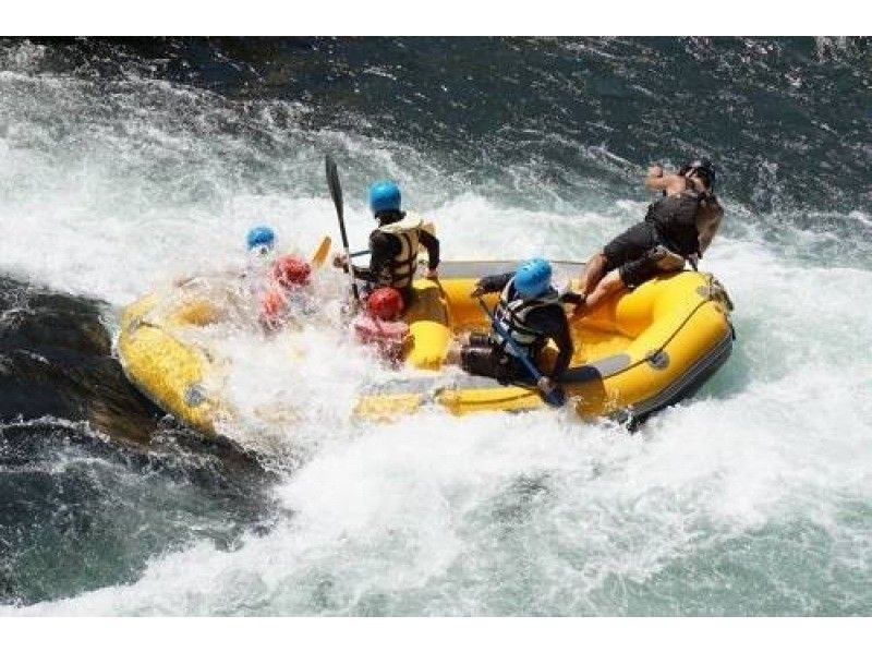 [Gifu Gujo Hachiman Nagara River] ☆25 years old and under only☆〈Supporting the Future Youth〉Campaign!! Rafting Tour AM Courseの紹介画像