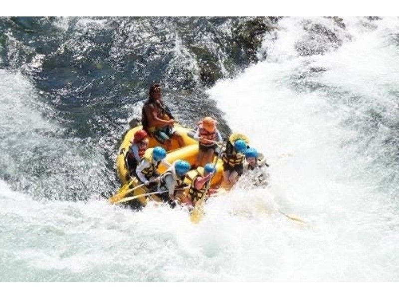 [Gifu Gujo Hachiman Nagara River] ☆25 years old and under only☆〈Supporting the Future Youth〉Campaign!! Rafting Tour AM Courseの紹介画像