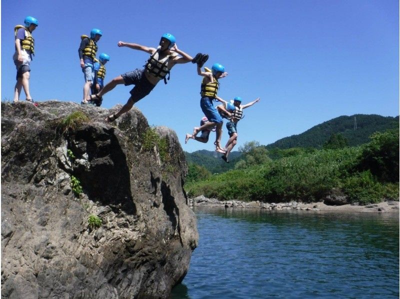 [Gifu Gujo Hachiman Nagara River] ☆25 years old and under only☆〈Supporting the Future Youth〉Campaign!! Rafting Tour AM Courseの紹介画像