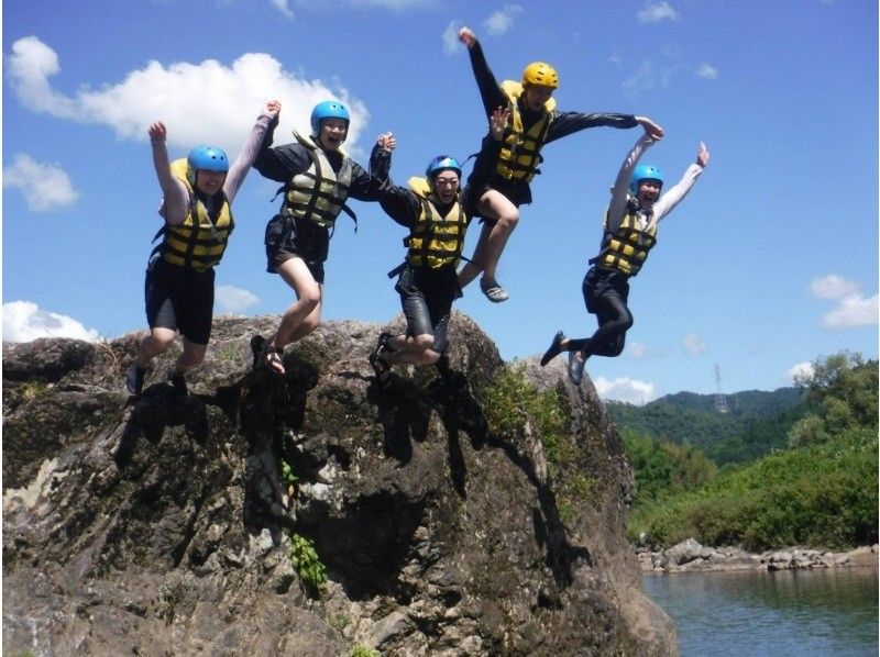 [Gifu, Nagara River, Rafting] ⭐︎Support for promising young people⭐︎Limited to those under 25⭐︎BBQ available as an option◎A refreshing splash in the hot summer!の紹介画像