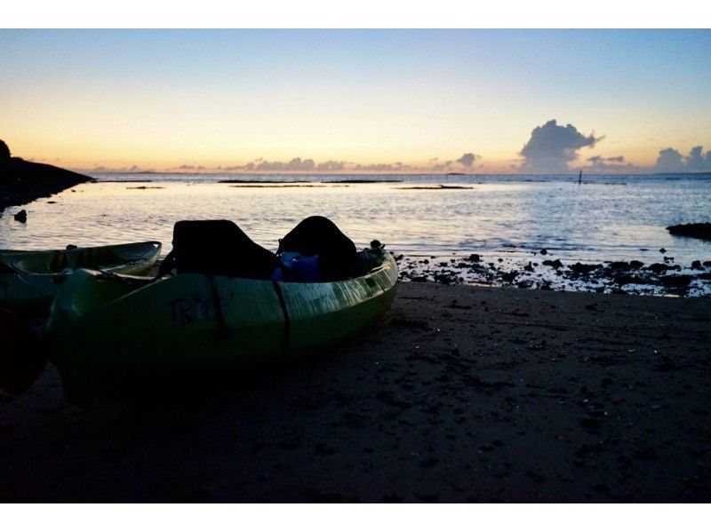 [Okinawa Nanjo] Sunrise Sea Kayaking - A relaxing retreat experience bathed in the morning sunの紹介画像