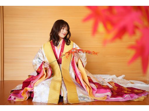 【東京・新宿】<新宿の神社で十二単体験>1日2組限定の十二単(葵)着付体験!撮影自由・カメラマン持込OK! 【東京・新宿】<新宿の神社で十二単体験>1日2組限定の十二単(葵)着付体験!撮影自由・カメラマン持込OK!