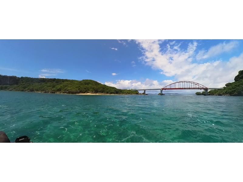 【沖縄・海中道路】免許なしOK：ジェットスキーで行く！無人島秘境たっぷり堪能ツアー！180分☆の紹介画像