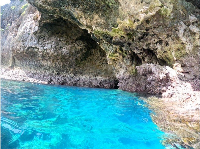 [Okinawa, Onna Village] Beginners welcome! Private tour for one group! Onna Village snorkeling tour! Create amazing memories in the beautiful waters of the Blue Cave ♪の紹介画像