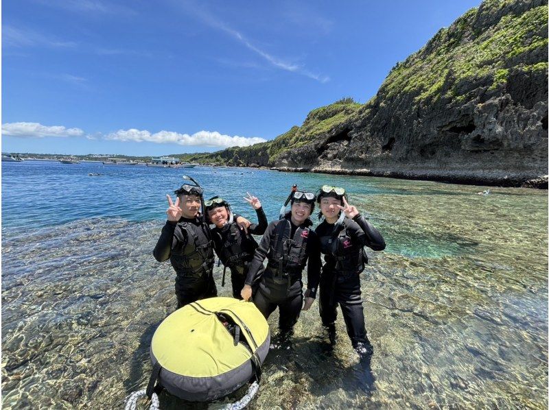 [Okinawa, Onna Village] Beginners welcome! Private tour for one group! Onna Village snorkeling tour! Create amazing memories in the beautiful waters of the Blue Cave ♪の紹介画像