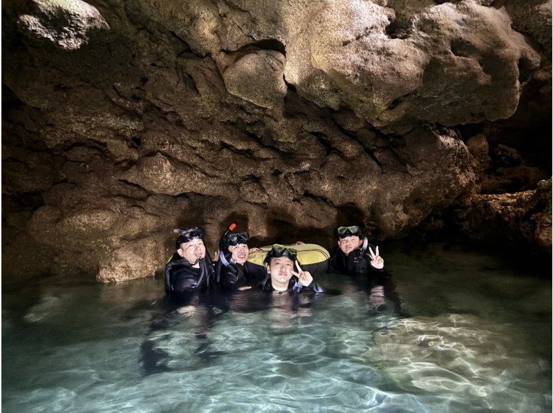 [Okinawa, Onna Village] Beginners welcome! Private tour for one group! Onna Village snorkeling tour! Create amazing memories in the beautiful waters of the Blue Cave ♪の紹介画像