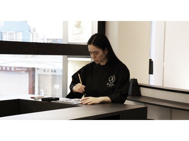 [东京，浅草]与专业老师一起体验正宗书法！有会说英语的工作人员和日式甜点！の紹介画像
