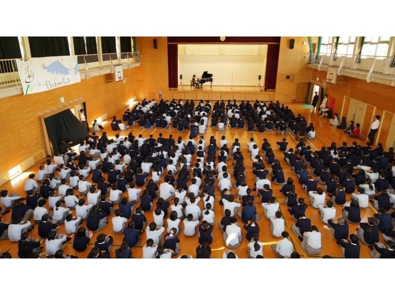 在美麗的海灘自然環境中體驗發聲訓練の紹介画像