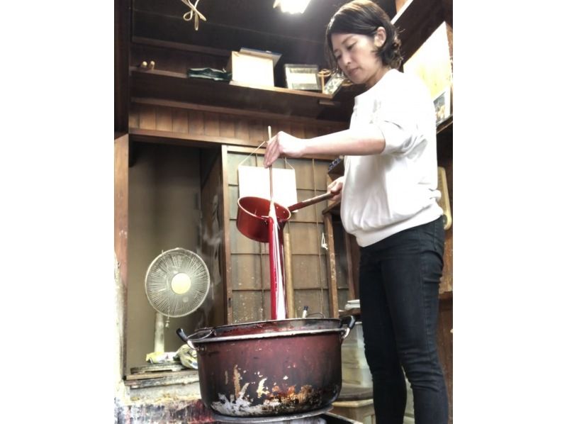 【愛知・岡崎市】　最高級和ろうそく作りと絵付け体験「蝋燭物語（R）」コース選べる鉄燭台付きセット　サミット贈答品選出の老舗 松井本和蝋燭工房の紹介画像