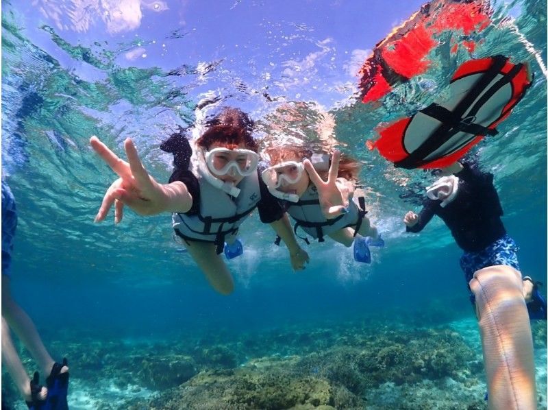 【沖縄・宮古島】宮古ブルーでシュノーケリング。ウミガメやクマノミにも会える！！元水泳部が担当する安心ツアー。写真データ無料。当日予約OKの紹介画像