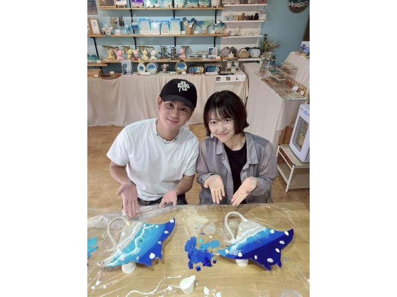 [Okinawa, Ishigaki Island] Making a "Manta Ray Clock" in the sea / Popular resin art / Very popular with children!の紹介画像