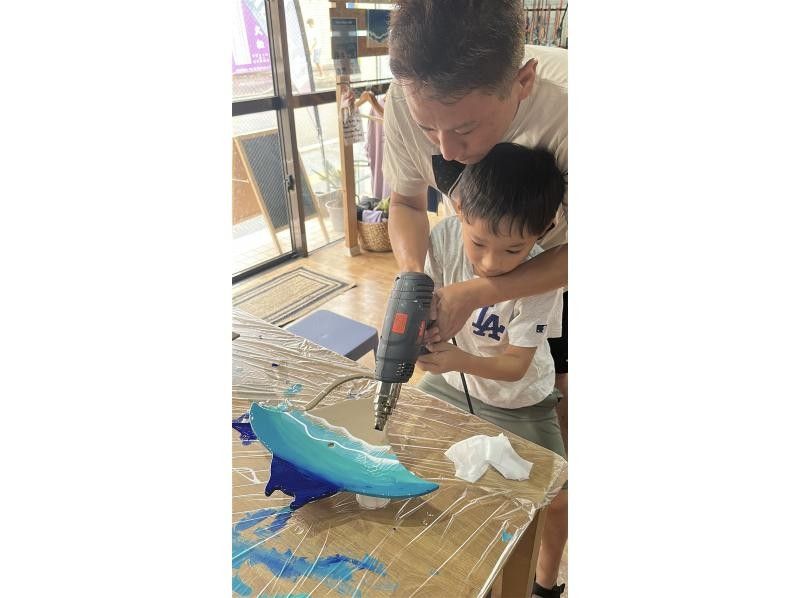 [Okinawa, Ishigaki Island] Making a "Manta Ray Clock" in the sea / Popular resin art / Very popular with children!の紹介画像
