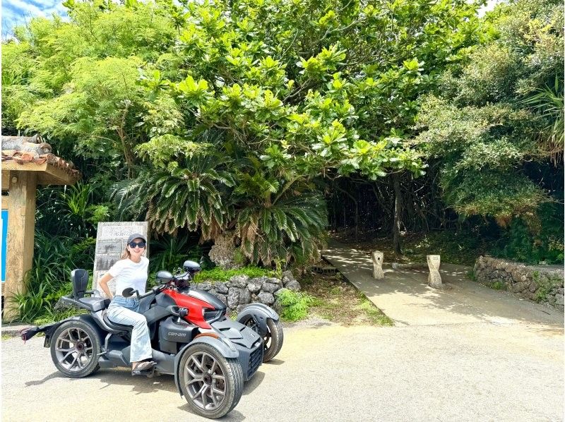[Okinawa, Miyakojima] 2-hour rental course! Experience a spectacular drive on a tricycle! Feel the breeze on this island trip. You can drive with a regular driver's license, no helmet required, and even ride with two people!の紹介画像