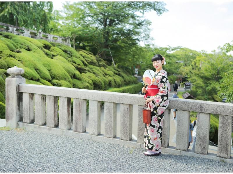 [Kyoto, Kiyomizu-dera Temple] Private photo shoot in kimono around Kiyomizu-dera Templeの紹介画像