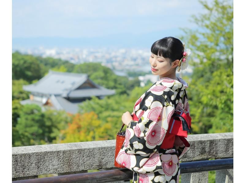[Kyoto, Kiyomizu-dera Temple] Private photo shoot in kimono around Kiyomizu-dera Templeの紹介画像