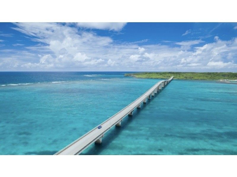 [Okinawa, Miyakojima] 120-minute tour! A driving course that crosses the Irabu Bridge. Enjoy the wind and the sea with this satisfying plan! Driving is possible with a regular driver's license, no helmets allowed, and two-seater riding is allowed!の紹介画像